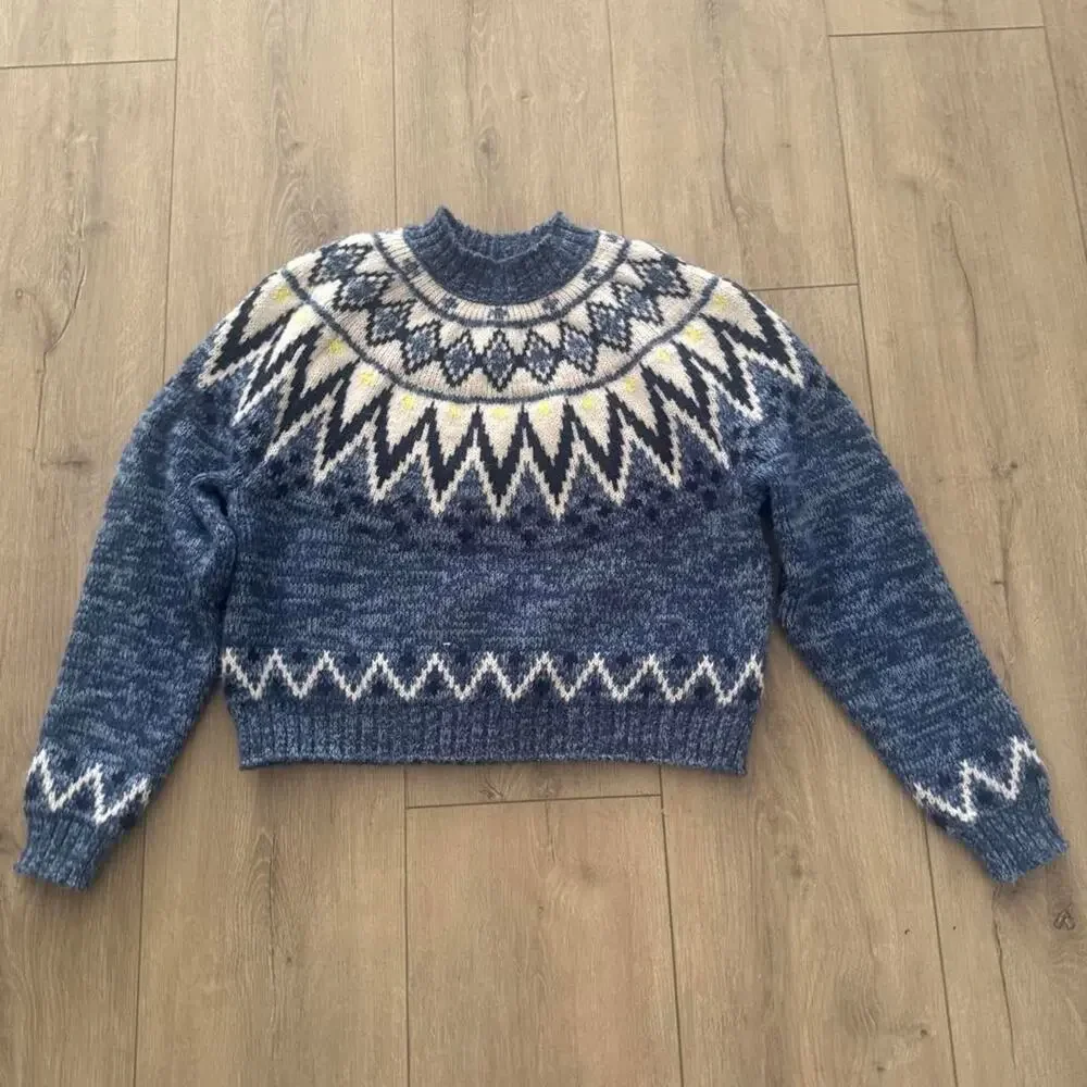 American Eagle Outfitters blue and cream geometric patterned sweater